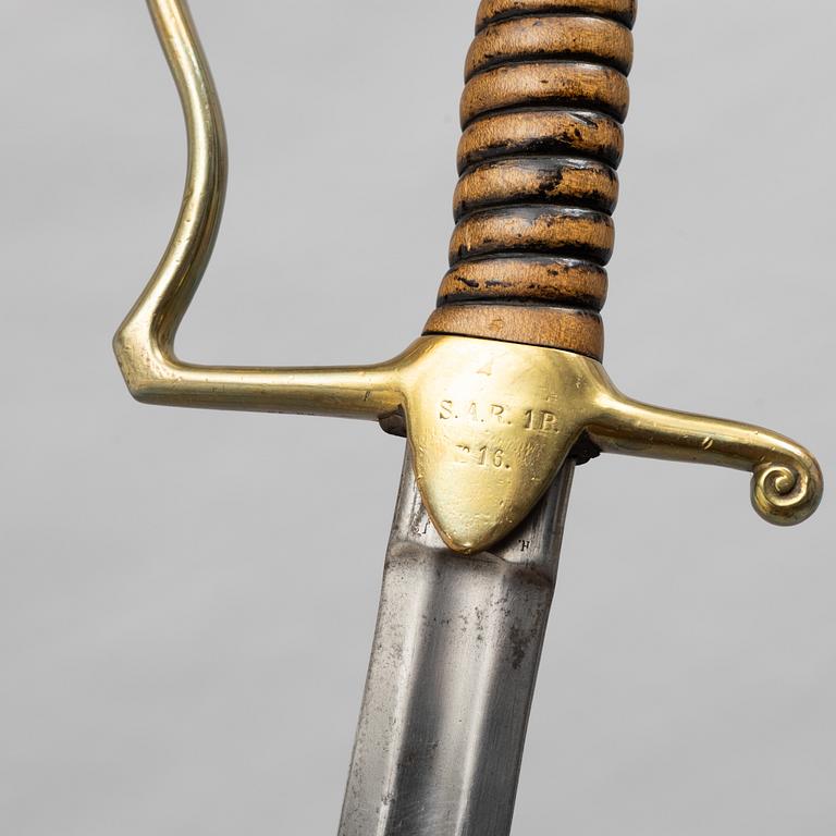 Sabel, svensk, m/1889 för artilleriet, med balja.