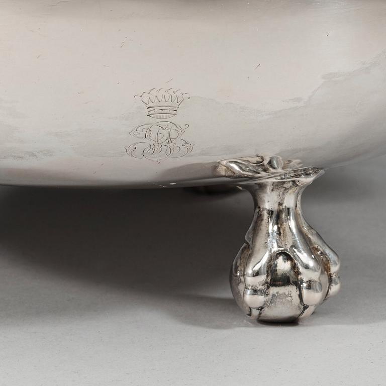 A Swedish 17th century parcel-gilt bowl and cover, Friedrich Richter (Stockholm 1668-1700-). Before 1689.