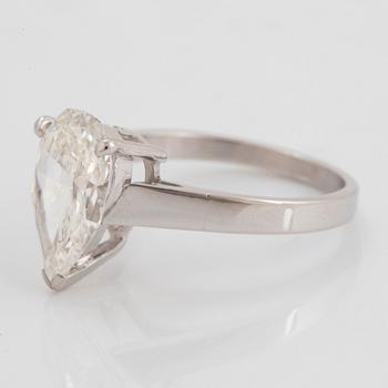 An 18K white gold ring set with a pear shaped brilliant-cut diamond 2.12 cts G vs 1.