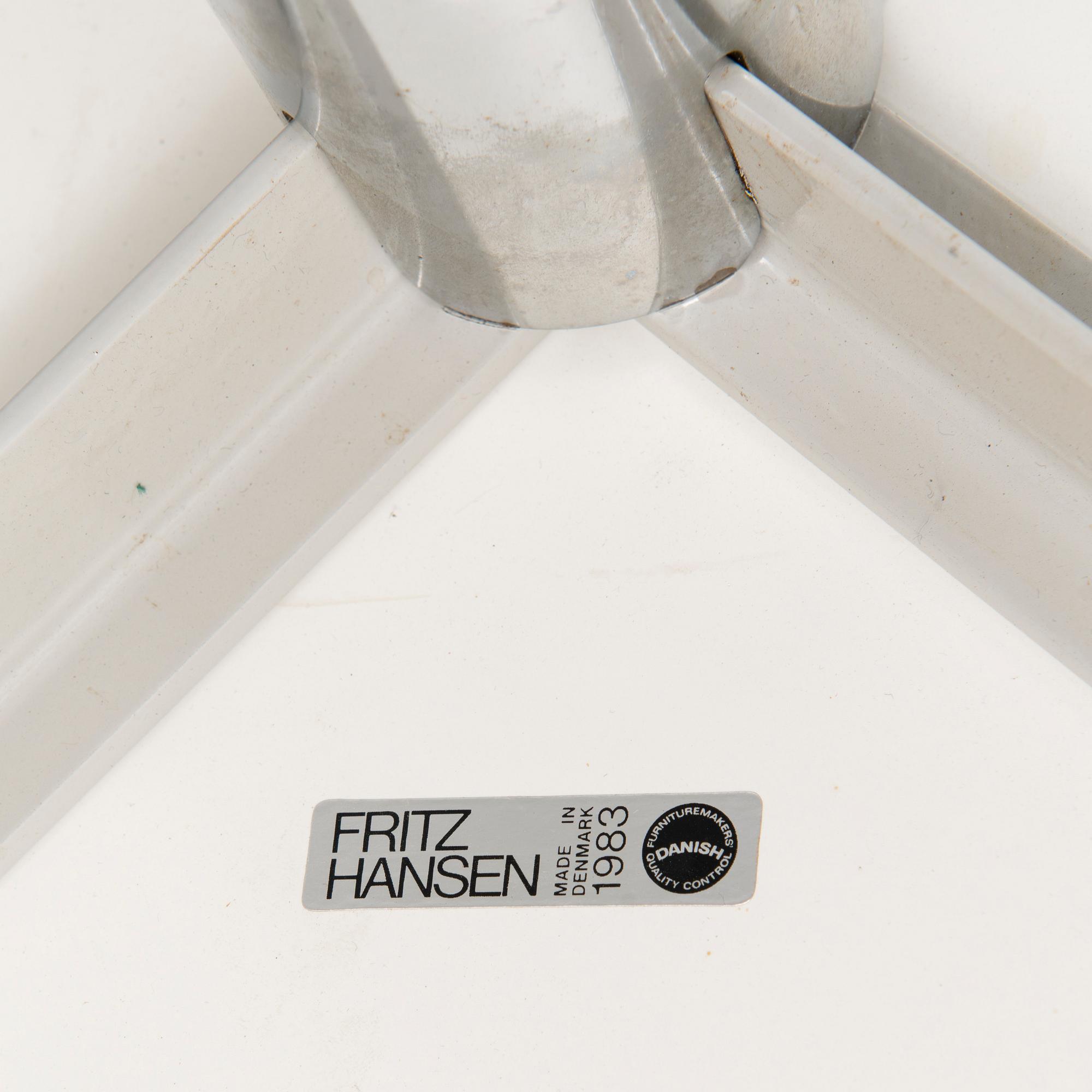 dinner table A826 for Fritz Hansen, 1983.