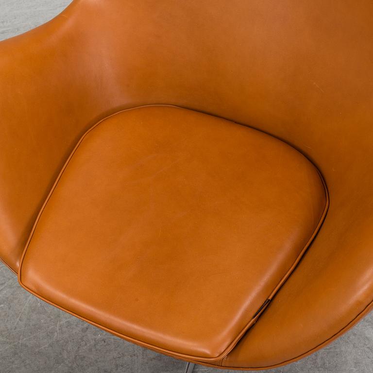 ARNE JACOBSEN, an 'Egg' anilin leather lounge chair and ottoman Fritz Hansen, Denmark, 2019.