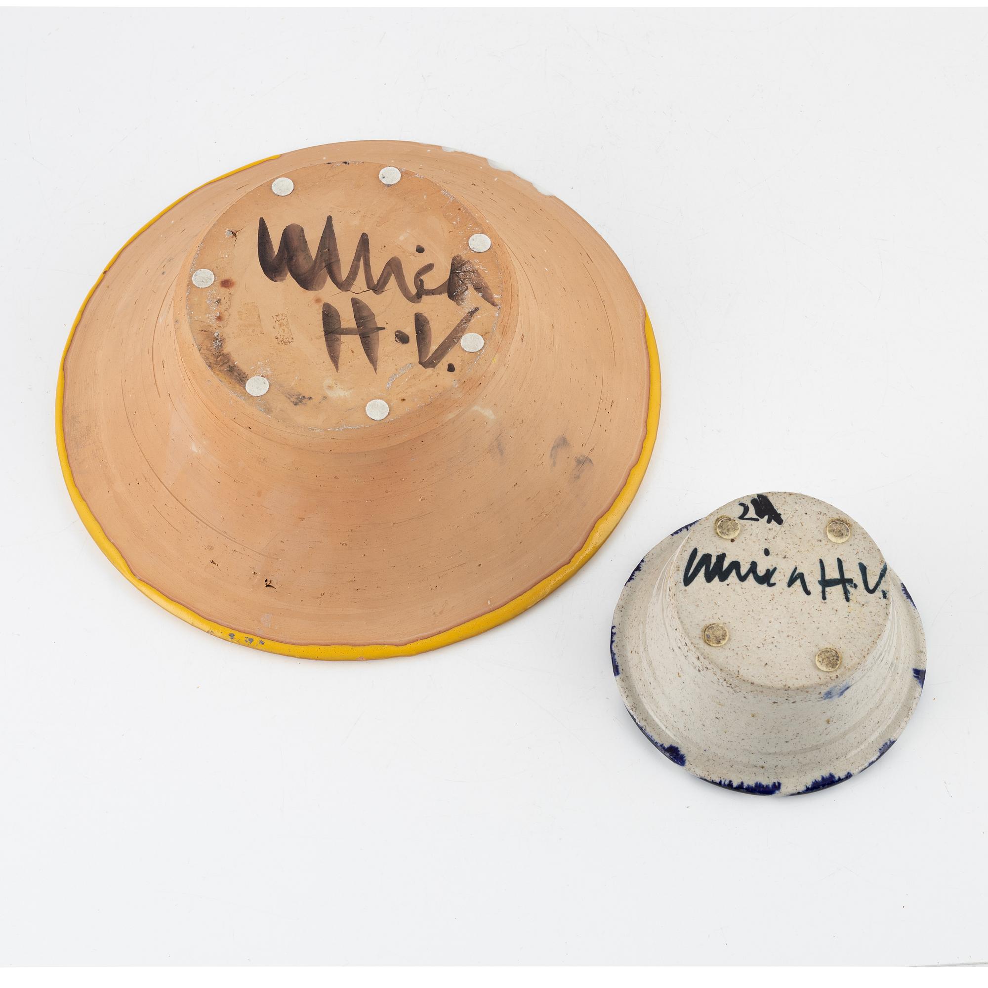 Ulrica Hydman-Vallien, two signed ceramic bowls, unique.