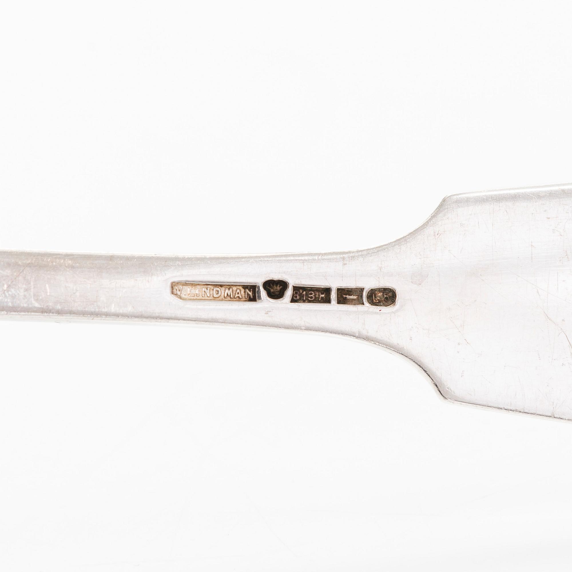 A canteen box of 253 pieces silver cutlery by Viktor Lindman, Helsinki 1916.