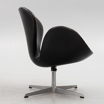 Arne Jacobsen, fåtölj, "Svanen" Fritz Hansen, Danmark, 1960-tal.