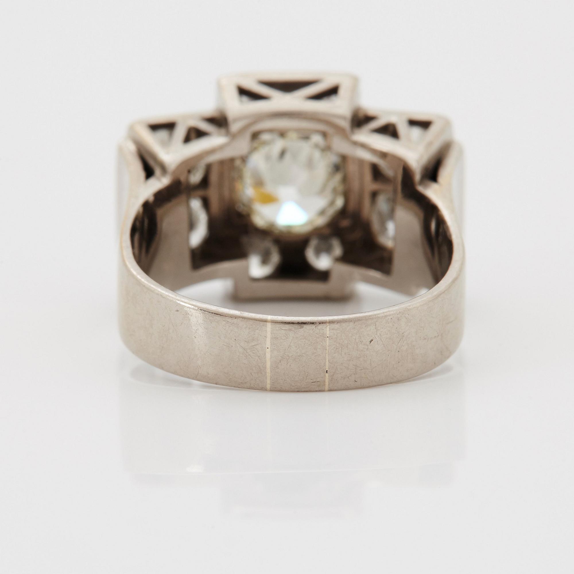 Ring 18K vitguld med gammalslipade diamanter.