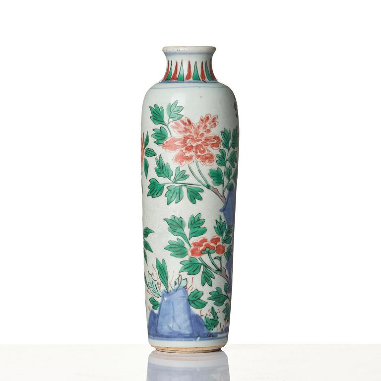 A wucai 'sleeve' vase, Transition, 17th century.