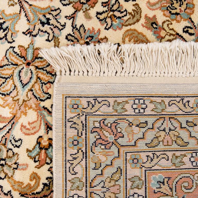 Carpet, Kashmir, 315 x 222 cm.