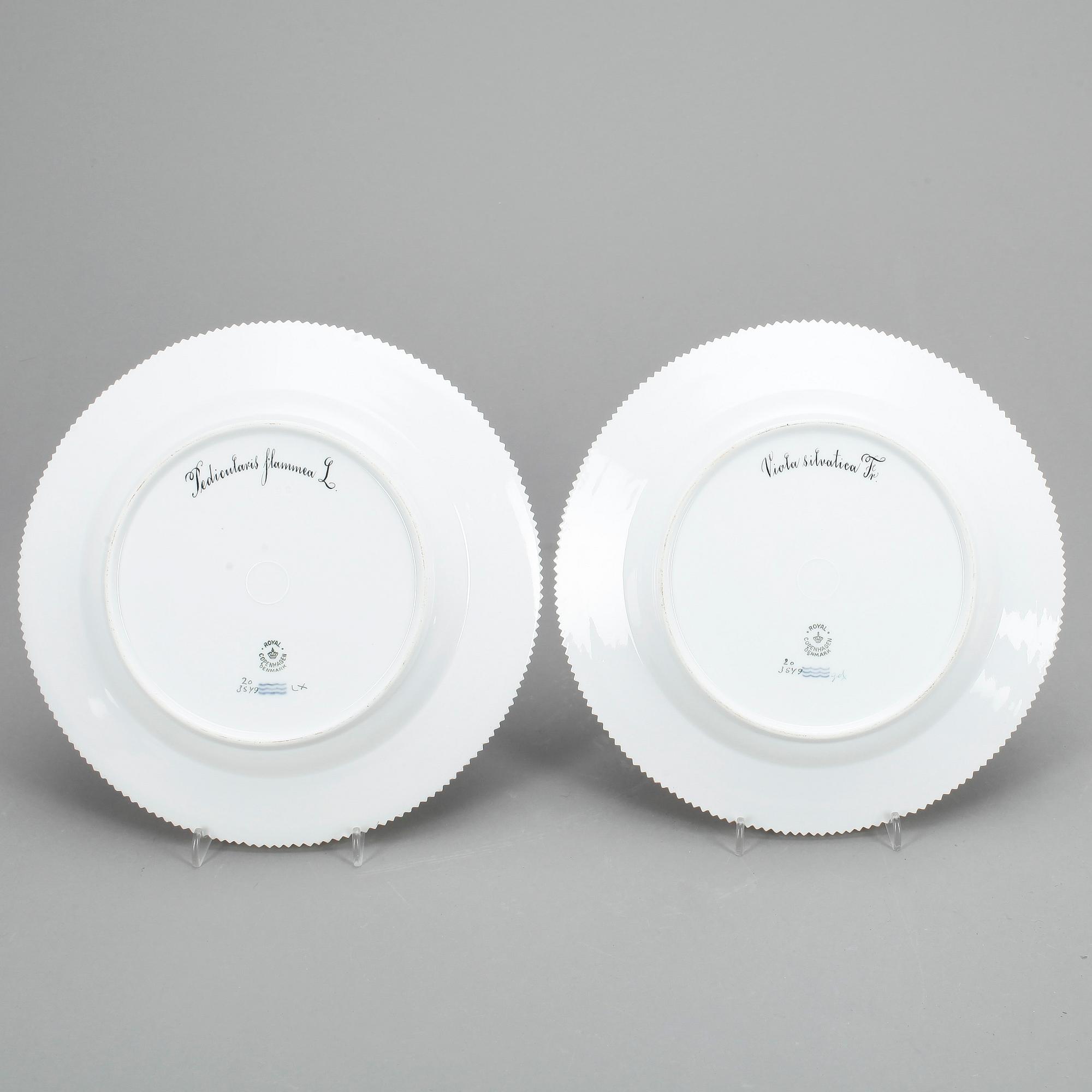 TALLRIKAR, 2 st, porslin, "3549", "Flora Danica", Royal Copenhagen.