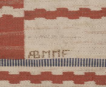 CARPET. "Vita Rutmattan". Flat weave. 301 x 205,5 cm. Signed AB MMF.