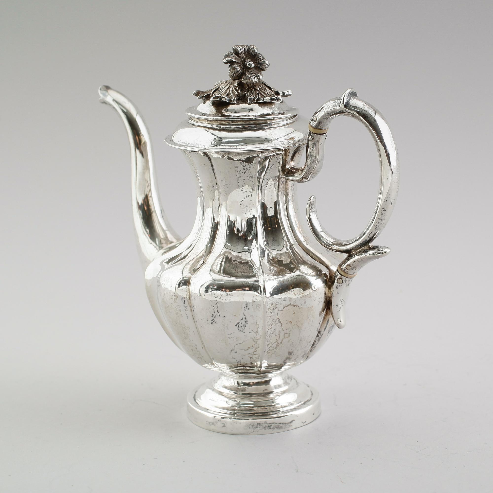 CHOKLADKANNA, silver, Gustaf Möllenborg, Stockholm 1845. Vikt ca 318 gram.