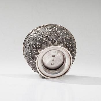 SKÅL, sterling silver, London 1869. Vikt 216 g.