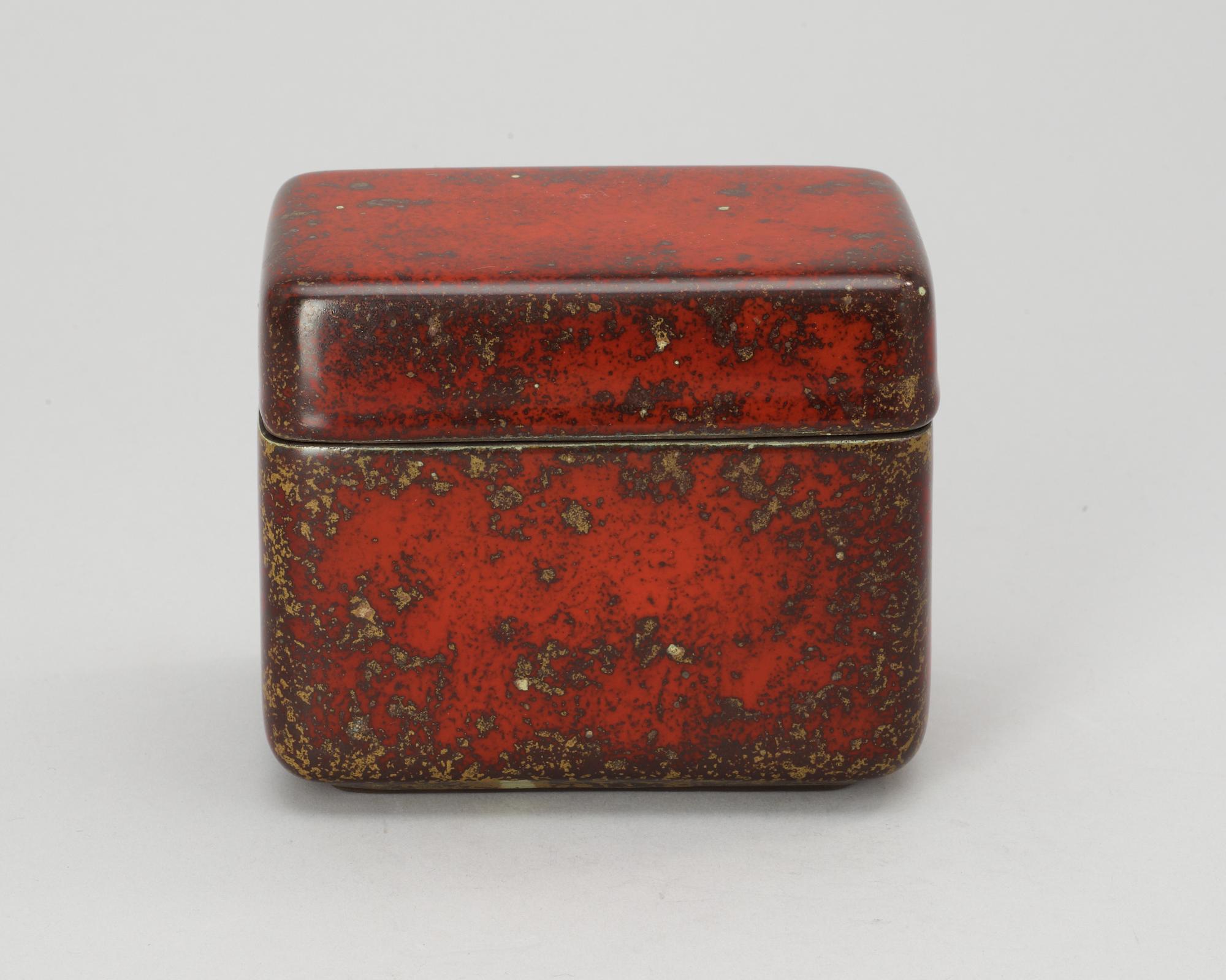 A Hans Hedberg faience box with cover, Biot, France.