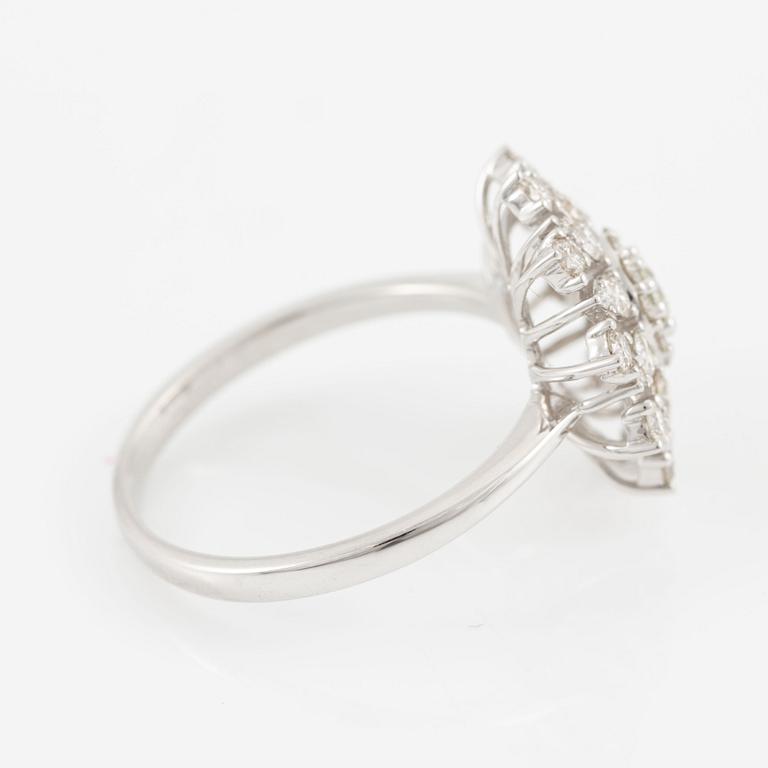 Ring, 18K white gold with brilliant-cut diamonds.