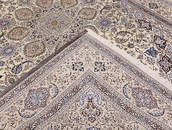 Matta, Nain, äldre, part silk, 364 x 259 cm.