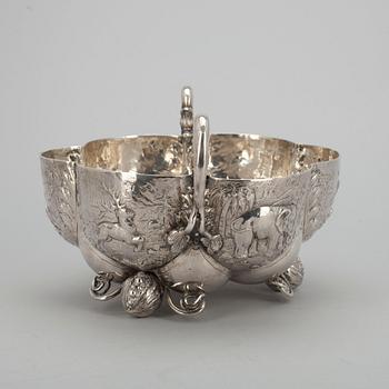 SILVERSKÅL, sterling silver. Tyskland 1900-talets början. Vikt 583 g.