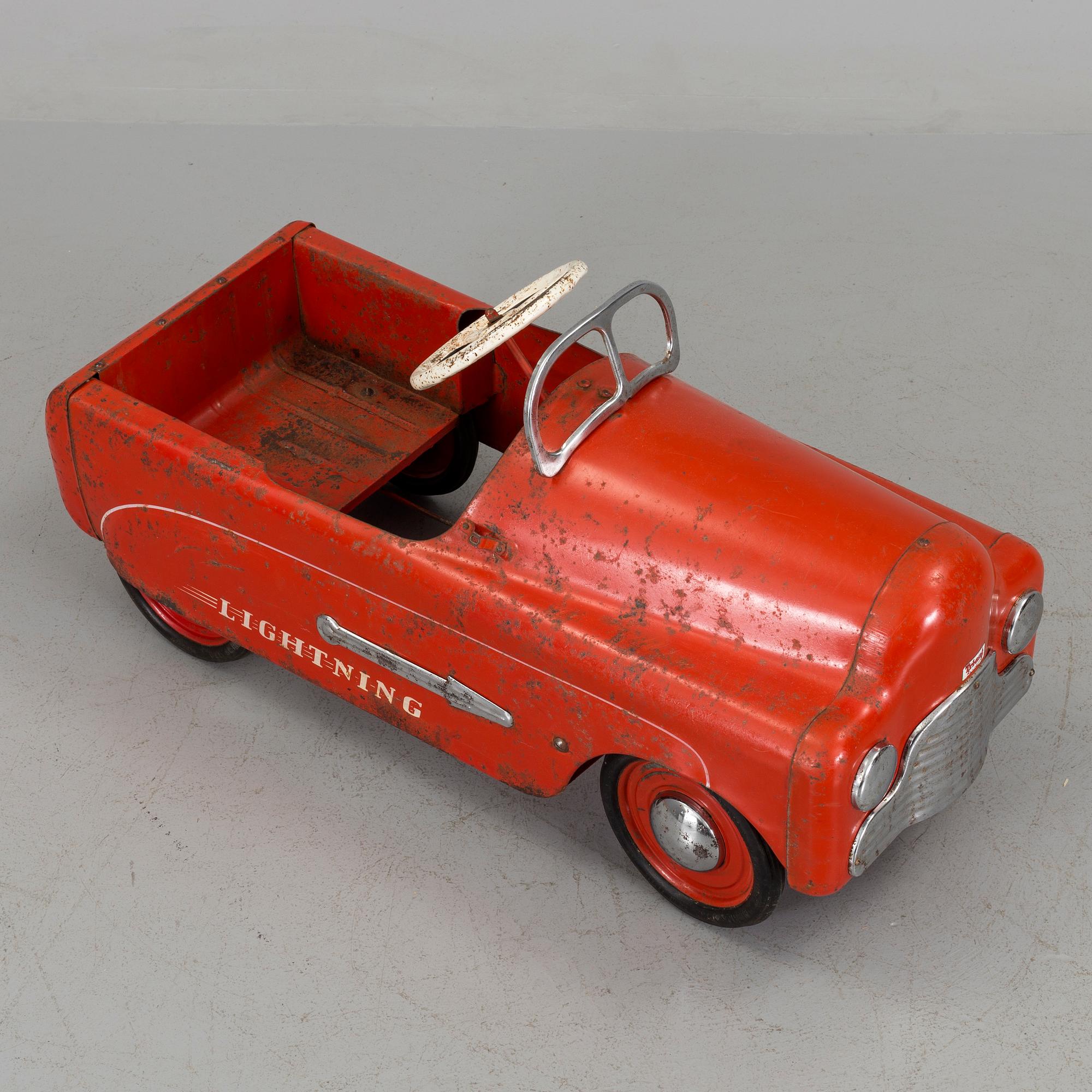 A 1950s tramp car, "Lightning", Tri-Ang, England.