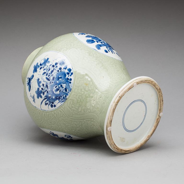 URNA, porslin, Kina, Qianlong (1736-95).