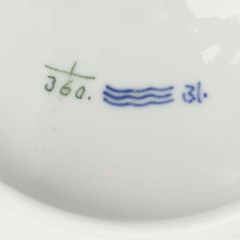 Royal Copenhagen, a 'Musselmalet' porcelain tureen with cover, Royal Copenhagen, Denmark, 1889-1922.