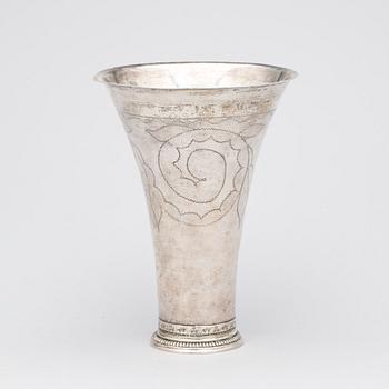 BÄGARE, silver, Conrad Heitmüller, verksam 1735-1779 i Nyköping. Vikt ca 311g.