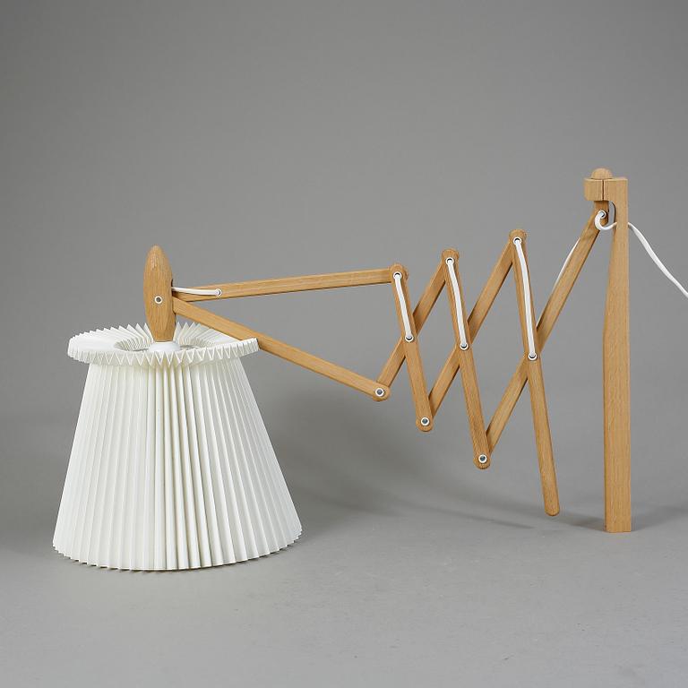 VÄGGLAMPA, Erik Hansen för Le Klint, modell 324/35. Formgiven 1952.