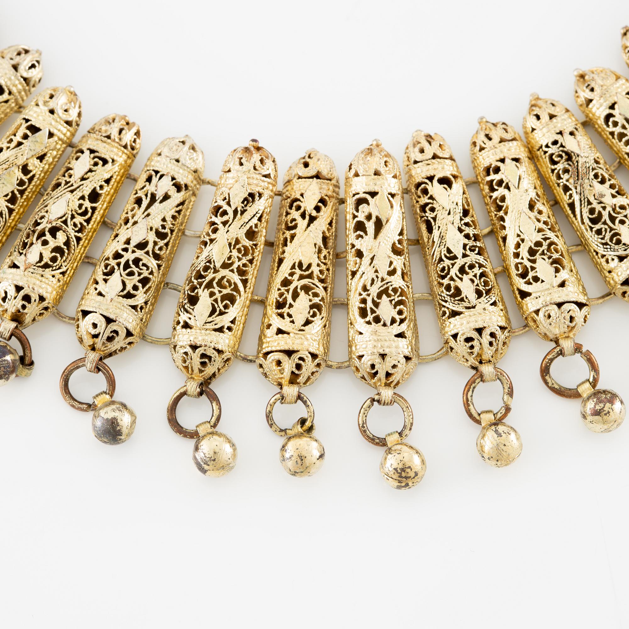 Necklace, along with two pairs of earrings, filigree work, brass-coloured metal.