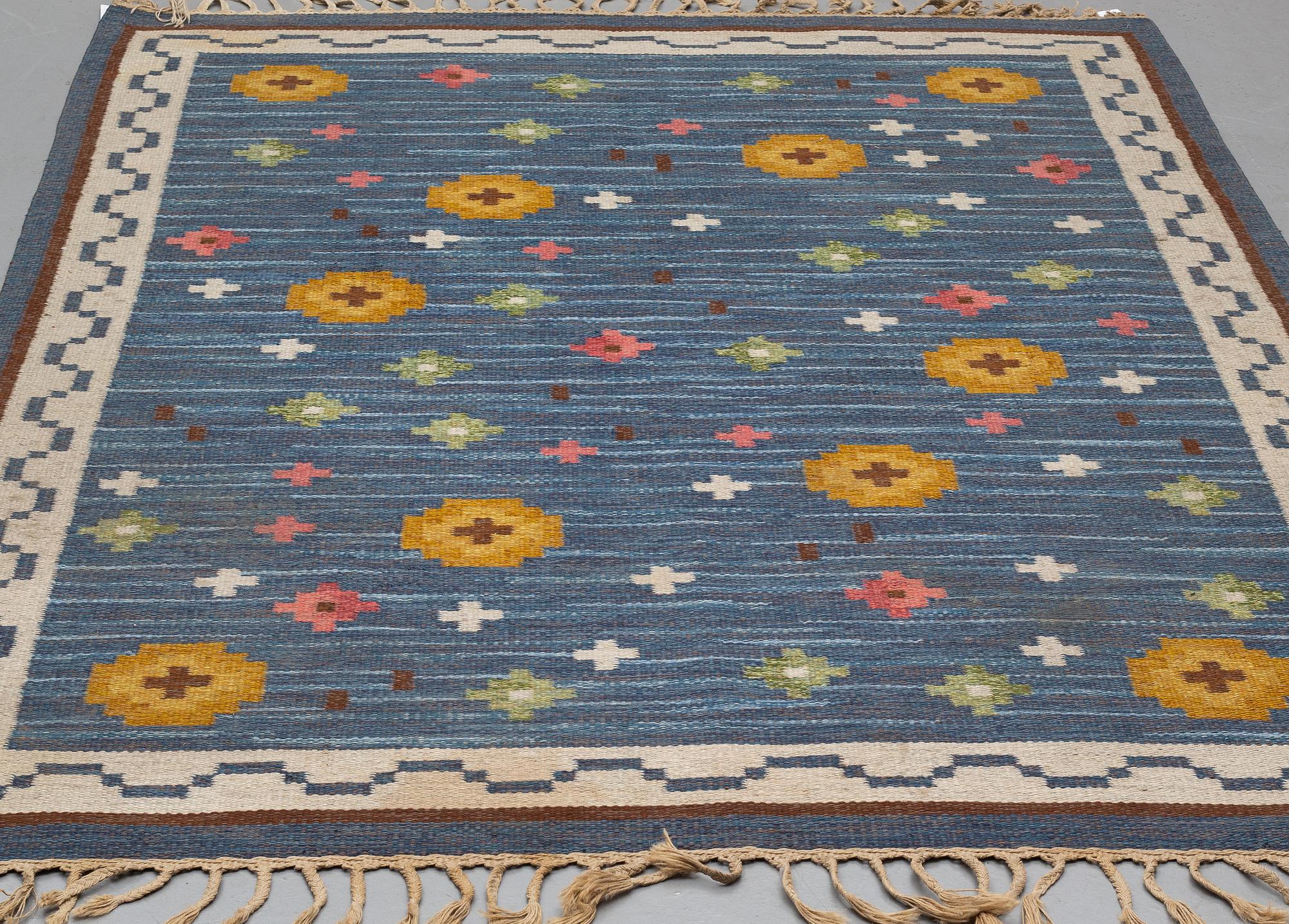 ANNA-GRETA SJÖQVIST, A CARPET, flat weave, ca 235,5-236,5 x 167,5-169,5 cm, signed AGS.