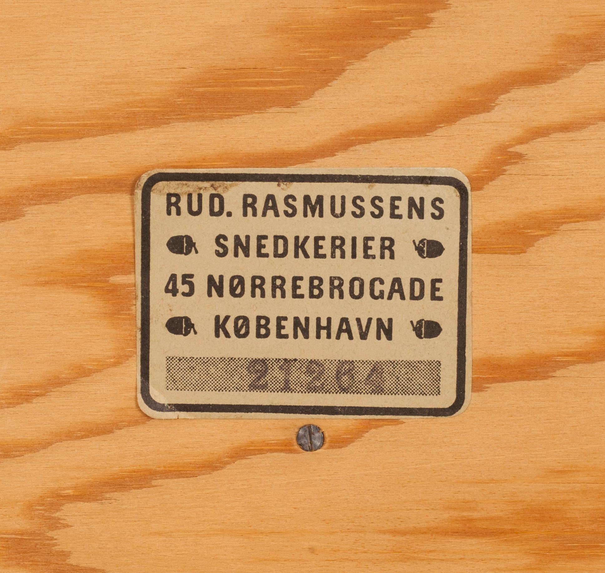 HYLLSEKTIONER, 2 st, Mogens Koch, Rud. Rasmussen, Danmark.