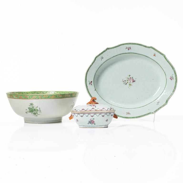 Smörterrin, terrinfat och bålskål, kompaniporslin, Kina, Qingdynastin, 1700-tal.