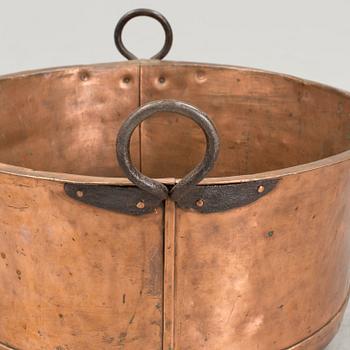 COPPER TRAY, 19th century.