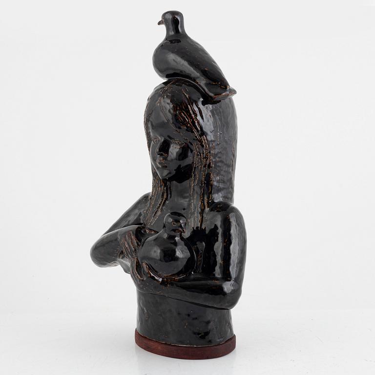 Lisa Larson, a unique sculpture, 'Flicka med fåglar', Gustavsberg, osignerad.