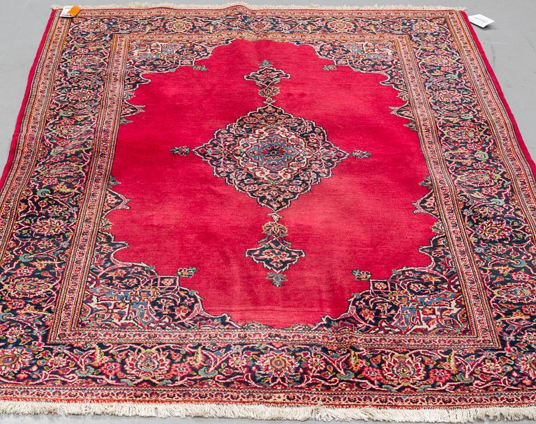 A RUG, semi-antique Kashan, ca 207 x 142 cm.