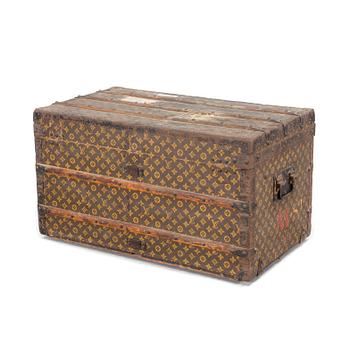 LOUIS VUITTON, monogram trunk.