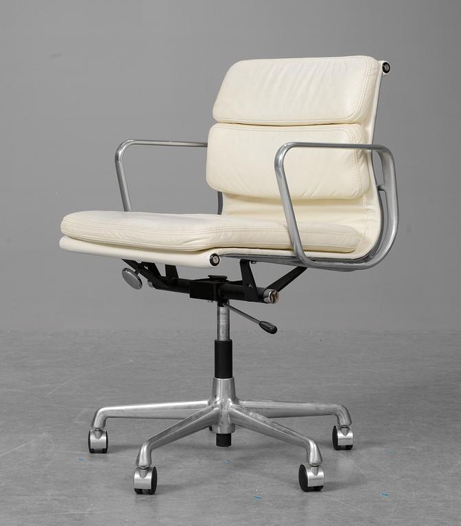 A Charles and Ray Eames "EA 217" armchair", Herman Miller, USA.