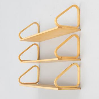 Alvar Aalto, vägghyllor, tre st, modell 112B, Artek, Finland, sent 1900-tal.