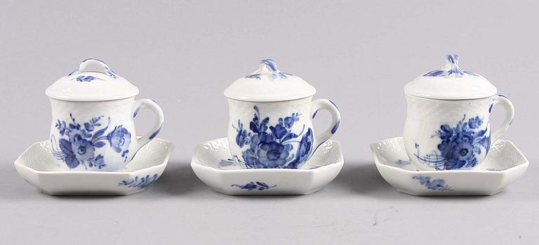 CREMEKOPPAR, 3+1. Porslin, "Blå blomst" Royal Copenhagen.
