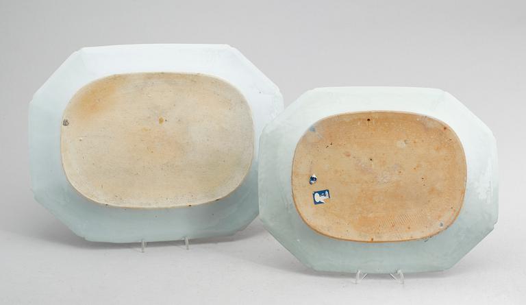 STEKFAT, 2 st, porslin, Kina, Qianlong 1736-1795.