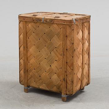 A wooden box, ca 1900.