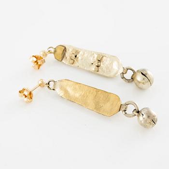 Necklace, along with two pairs of earrings, filigree work, brass-coloured metal.