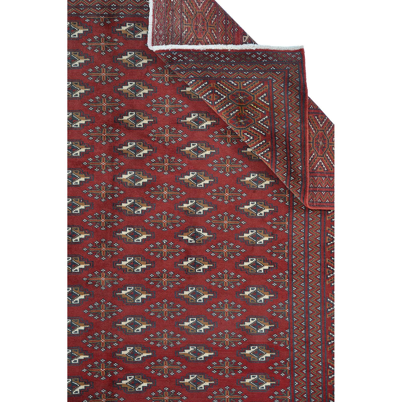 A carpet, Turkmen, ca 293 x 207 cm.