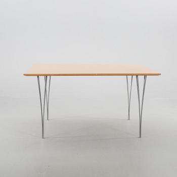 A FRITZ HANSEN TABLE. MADE IN DENMARK 1983.