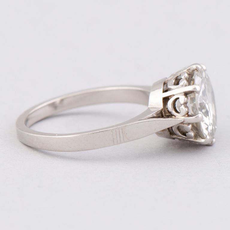 RING, briljantslipad diamant, platina. A. Tillander, Helsingfors.