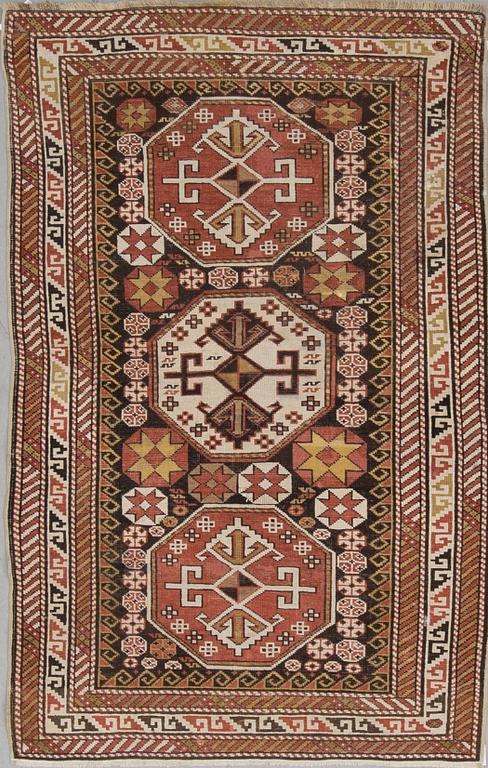 MATTA, semiantik, Kaukasien, Shirvan sannolikt. Ca 192 x 113 cm.