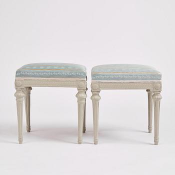 Taburetter, ett par, av Erik Öhrmark  (mästare i Stockholm 1777-1813), Gustavianska.
