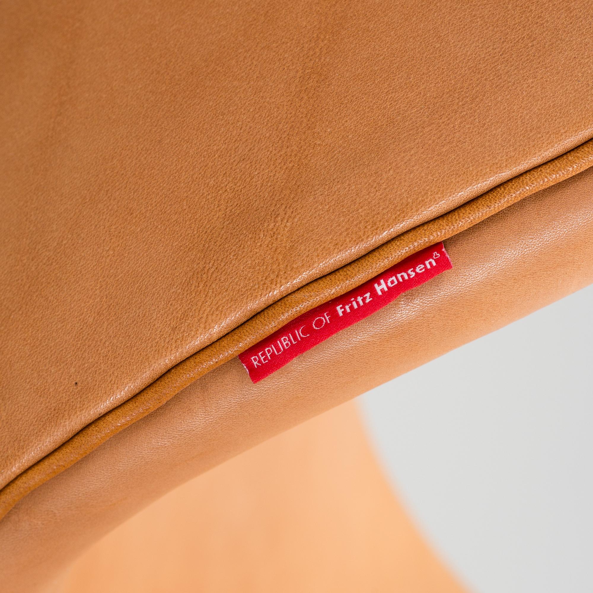 A "Swan" chair by Arne Jacobsen for Fritz Hansen, 2007.