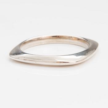 TIFFANY & CO, A sterling siler bangle.