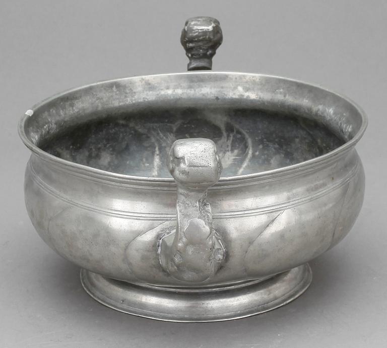 KALLSKÅL, tenn, 1700-tal.