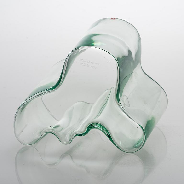 Alvar Aalto, maljakko, 3030, lasia, "Savoy", merkitty "Alvar Aalto 100 Iittala 1998".