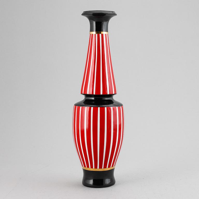 Frédéric de Luca, a porcelain vase, Paris, France.