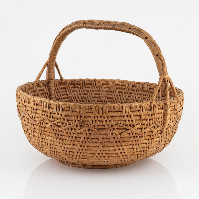 A root basket, 19/20th century.