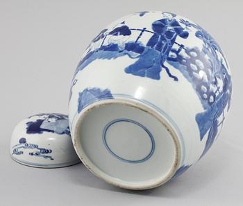 BOJAN MED LOCK, porslin, Kina, 1900-tal.